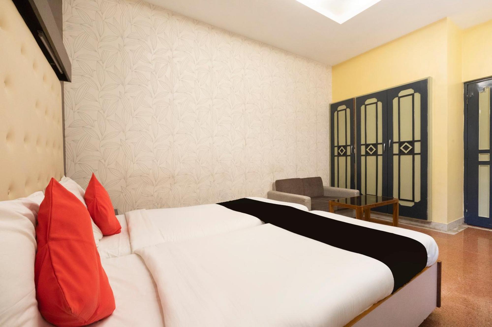 Collection O Santhome Residency Near Marina Beach Chennai Exteriör bild